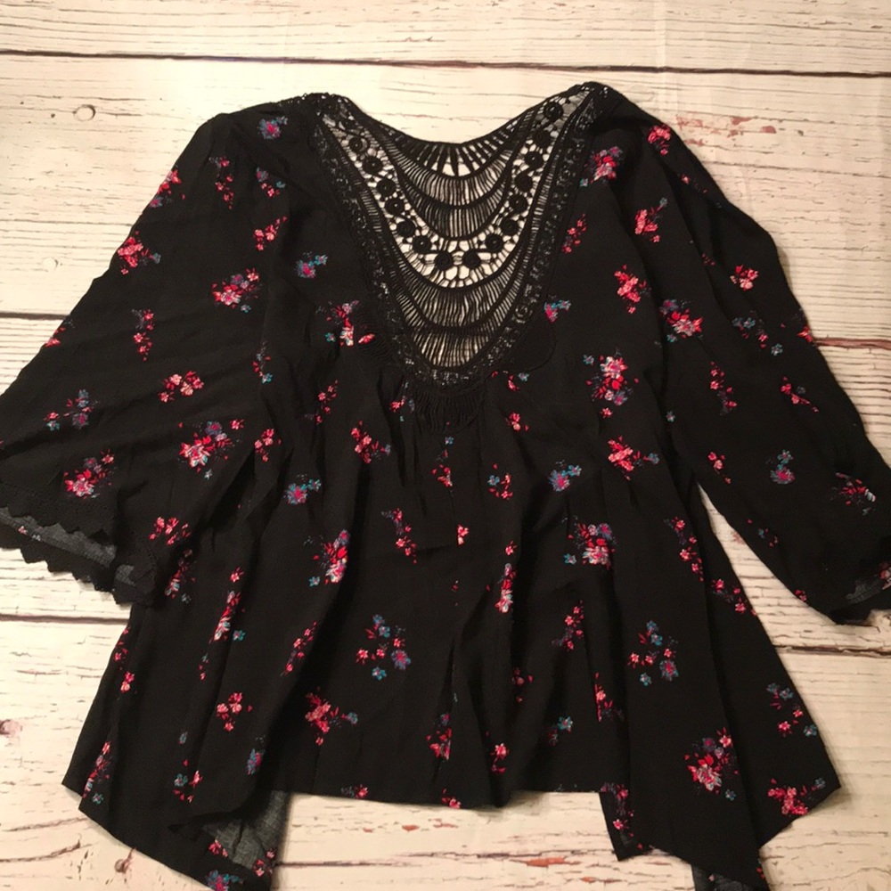 Black Floral Kimono NWT!!